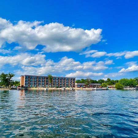 Holiday Inn Detroit Lakes Extérieur photo